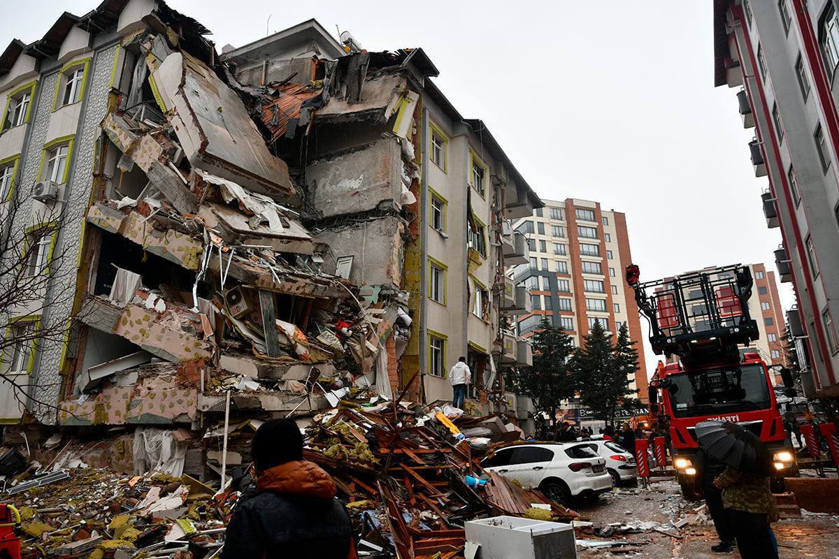 Число погибших в результате землетрясения в Турции возросло до 5434 человек